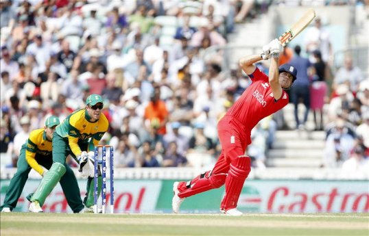 Captain Alastair Cook was dismissed for just six runs as England chased 176 runs to qualify for the final of the Champions Trophy.