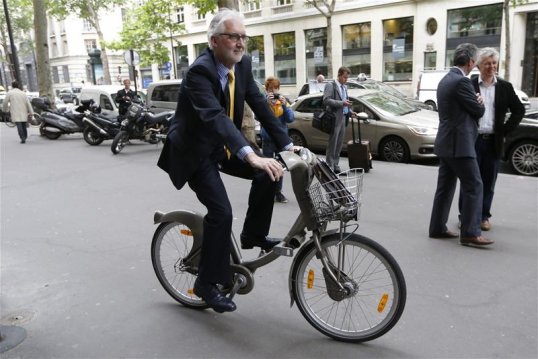 Brian Cookson has been elected president of the International Cycling Union (UCI), bringing an end to Pat McQuaid's eight-year reign in the position.
