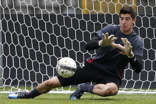 Chelsea goalkeeper Thibaut Courtois has revealed he would be happy to stay another season at Atlético Madrid.