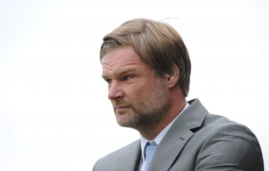 Coventry City have signed teenage defender Stuart Urquhart from Rangers.