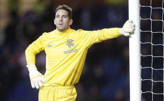 Rangers goalkeeper Neil Alexander, after failing to reach agreement over a new contract, has signed with Premier League side Crystal Palace.
