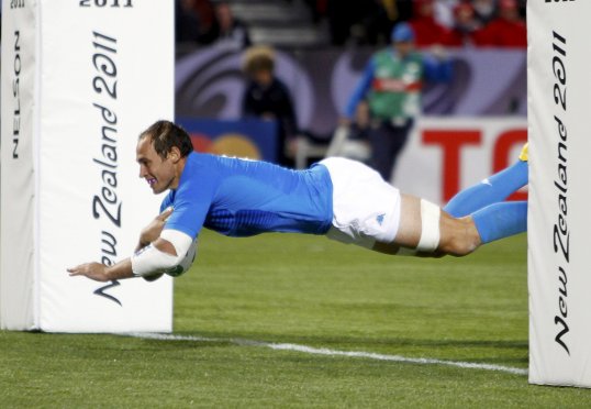 Italy and Stade Français captain Sergio Parisse will skipper the Barbarians when take on the British and Irish Lions in Hong Kong on 1 June.
