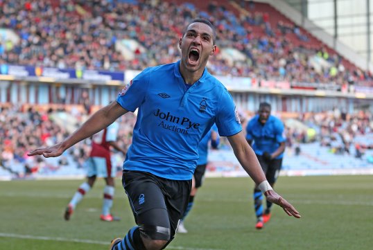 Nottingham Forest manager Billy Davies has admitted he wants Lewis McGugan to sign a new contract at the City Ground.