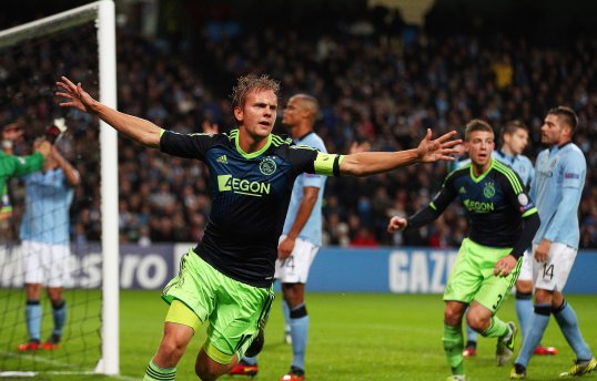 Ajax midfielder Siem De Jong wants to leave the club for either the Premier League or the Bundesliga.