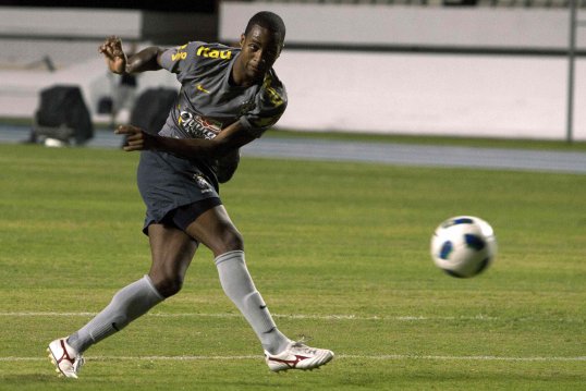 The agent of Vasco Da Gama defender Dedé has revealed his client is close to agreeing a move to Corinthians.
