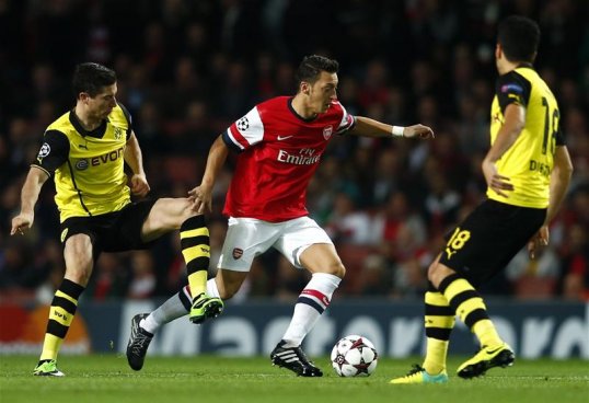 Arsenal midfielder Mesut Ozil has been praised by former Juventus forward Alesandro Del Piero, who described the Gunners' record signing as “dazzling”.
