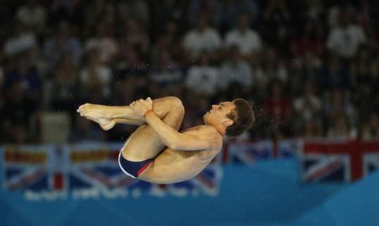 British divers Tom Daley and Jack Laugher have won the synchronised 3m springboard gold medal at the World Junior Diving Championships in Australia.