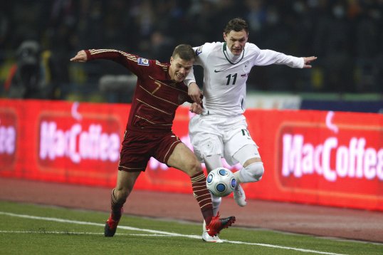 The Premier League’s top clubs have been put on alert with the news top target Igor Denisov will be up for sale if he cannot resolve a wage dispute.