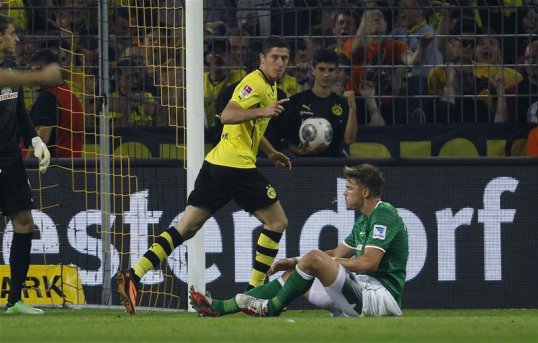 Borussia Dortmund have gone three points clear of Bayern Munich at the top of the Bundesliga after beating Werder Bremen at the Westfalenstadion.