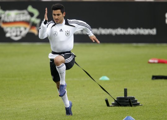 Borussia Dortmund midfielder Ilkay Gundogan has been ruled out of action for a fortnight with a back injury.
