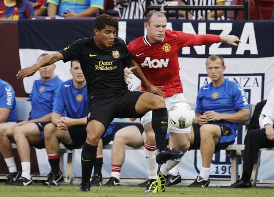 Barcelona have confirmed midfielder Jonathan Dos Santos has undergone successful surgery on his right knee.