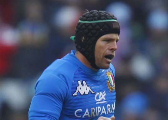 Newport Gwent Dragons have signed Italy fly-half Kristopher Burton from fellow Pro12 club Treviso from next season.