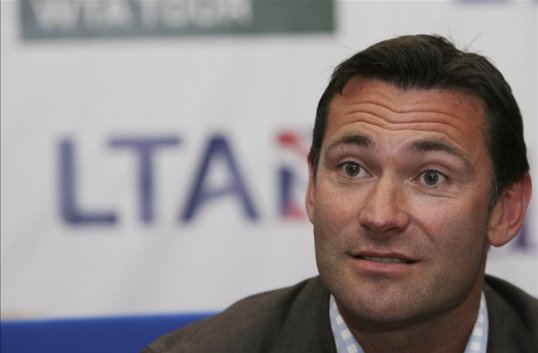 The chief executive of the Lawn Tennis Association, Roger Draper, has announced he will step down from his position in September after seven years in charge of British tennis.