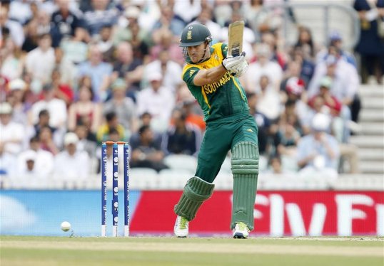 England spinner James Tredwell claimed the valuable wickets of JP Duminy fand Faf du Plessis as a humiliated South Africa were reduced to 70-6 in their Champions Trophy semi-final at The Oval.