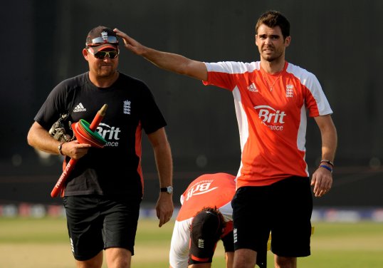England bowling coach David Saker has turned down the director of cricket job at Worcestershire as he has unfinished business with the national team.