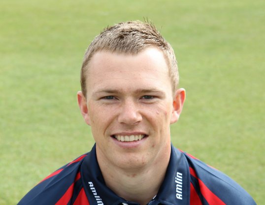 Essex have agreed two-year deal with bowling prospects Reece Topley and Tom Craddock.