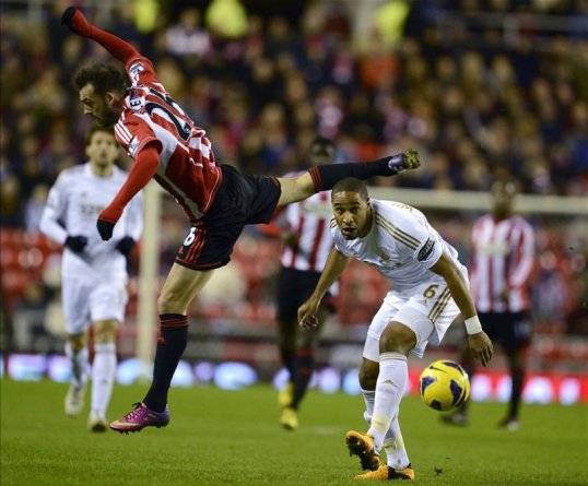 Swansea City have made two changes to their starting eleven against Sunderland while the visitors welcome back Steven Fletcher in attack.