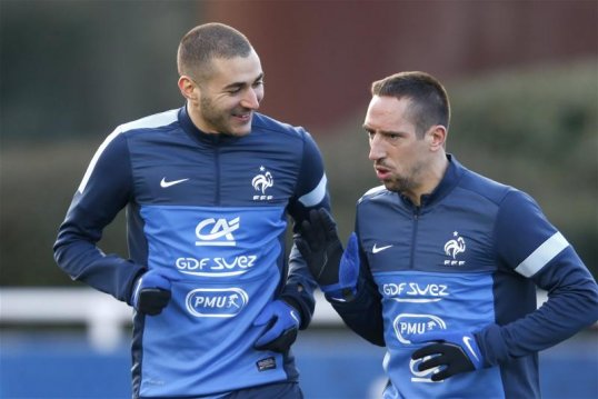 France coach Didier Deschamps, captain Hugo Lloris and midfielder Franck Ribéry have all backed striker Karim Benzema to get back amongst the goals for the national side.