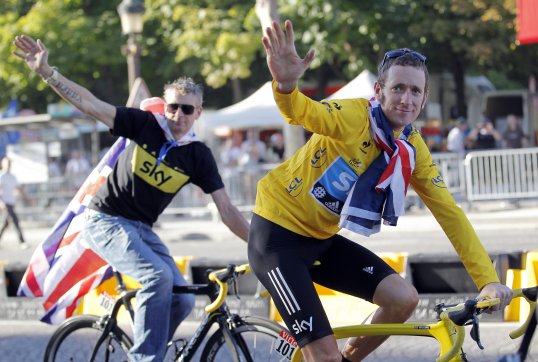 Team Sky’s sporting director Sean Yates has retired from cycling citing personal reasons after three decades in the sport.