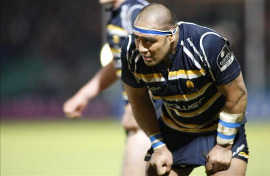 Edinburgh Rugby have signed Tongan international Aleki Lutui, from Worcester Warriors on a two-year deal.