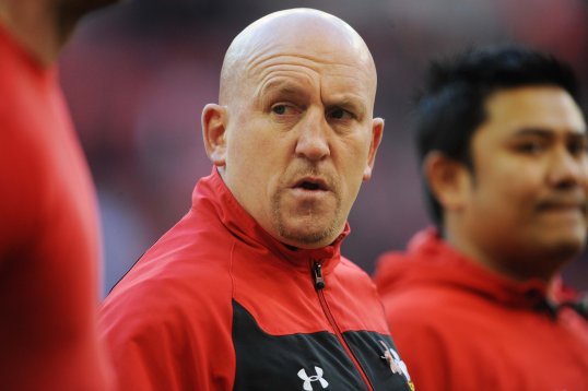 Wales defence coach Shaun Edwards has hit back at criticisms of the teams 'blitz' defence against Ireland at the weekend.