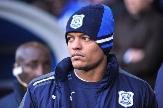 Wales striker Robert Earnshaw has confirmed he has returned to Cardiff City after his loan spell with Maccabi Tel Aviv.