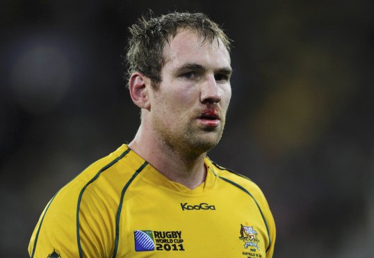 Former Australia captain Rocky Elsom had a medical at Toulon on Monday before completing a move to the Top 14 giants.