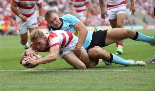 Sam Tomkins said that reports he has signed for an Australian NRL team are untrue.