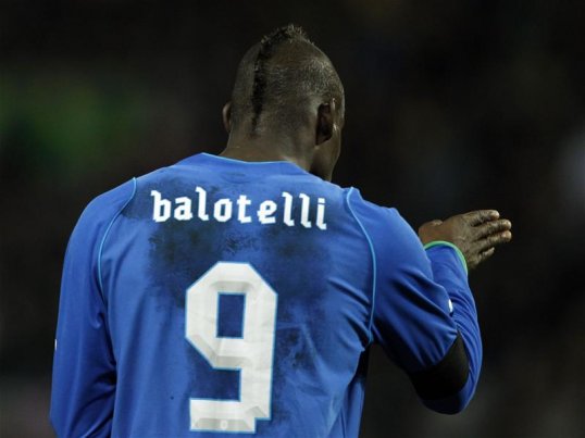 AC Milan and Italy striker Mario Balotelli thinks that he is now more popular than ever in his homeland thanks to his performances with the national side.