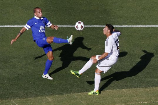 Everton defender Johnny Heitinga is expected to leave the club for a move to Fiorentina this January, according to La Nazione.