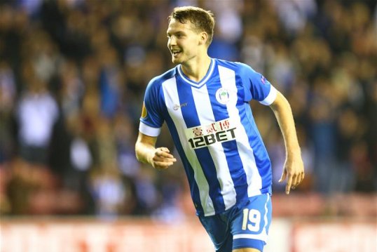 Everton manager Roberto Martinez is reportedly showing an interest in Manchester United midfielder Nick Powell.