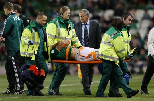 Everton boss Roberto Martinez is feeling positive on the injury to midfielder Darron Gibson despite initially fearing the worse.
