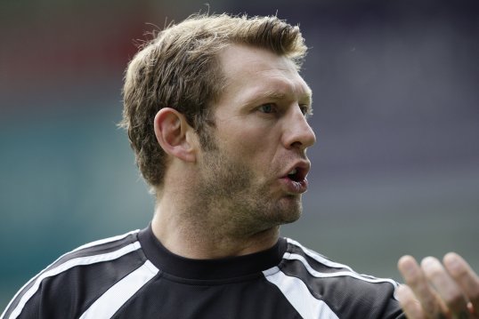 Former St Helens scrum-half Sean Long has appeared in Magistrates for assaulting a woman.