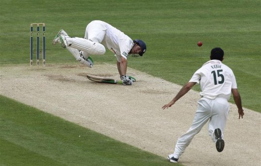 Lancashire have signed fast bowler Kabir Ali on a two-year contract in preparation for the