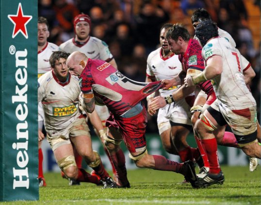 Exeter have beaten Scarlets 30-20 at Sandy Park as tries from Ian Whitten and Simon Alcott sealed the victory for the home-side in the Heineken Cup.