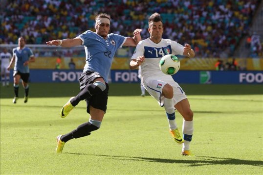 Uruguay and Italy are still locked at 2-2 after the first half of extra-time in their Confederations Cup third-place play-off.