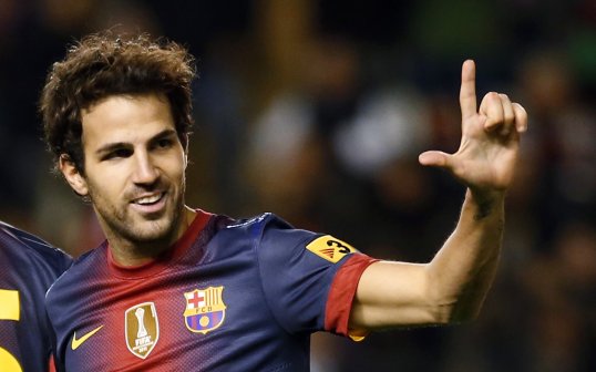 Barcelona midfielder Cesc Fàbregas will be out for four weeks because of a thigh injury.