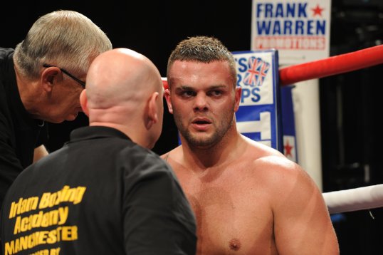 British heavyweight boxer Rob Beech has offered to teach ex-cricketer Andrew Flintoff a lesson in boxing for nothing.