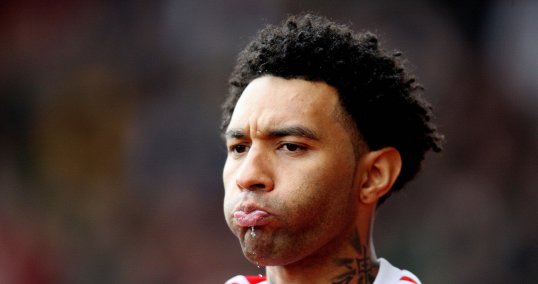 Stoke City winger Jermaine Pennant has moved to Wolverhampton Wanderers on a three-month emergency loan deal.