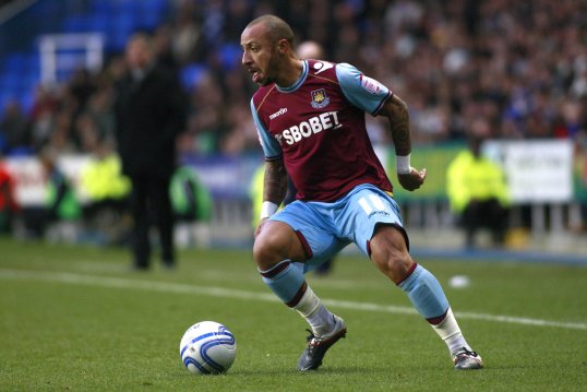 Former West Ham United full-back Julien Faubert is desperate to return to France, after being released by Turkish club Elazigspor.