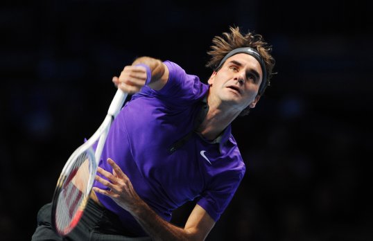 World number two Roger Federer secured a semi-final place in the ATP World Tour Finals in London by beating Spain’s David Ferrer 6-4 7-6.