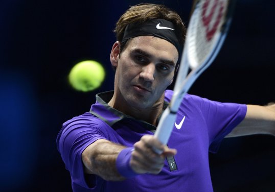 World number two Roger Federer has eased past Janko Tipsarevic in straight sets at the ATP World Tour Final in London.