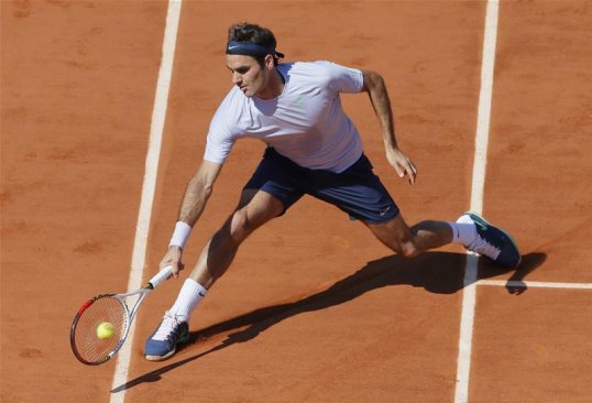 World number three Roger Federer has been knocked out of the French Open after his defeat to Jo-Wilfried Tsonga.