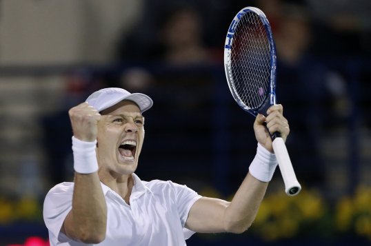 Defending champion Roger Federer was knocked out of the Dubai Championships by third seed Tomáš Berdych in a three set semi-final thriller.