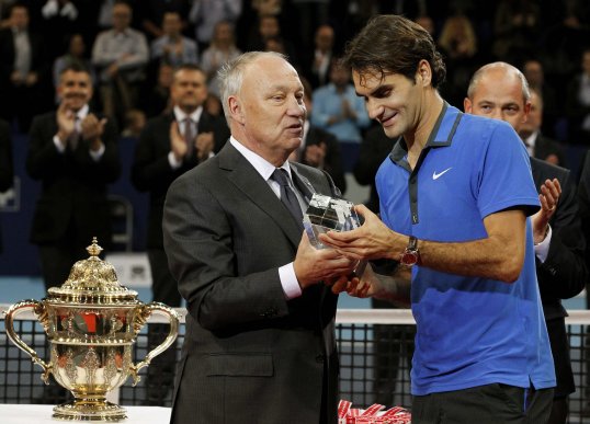 Roger Federer has maintained his number one world ranking despite losing the ATP World Indoor championships in Basel.
