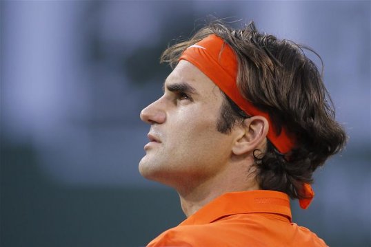 Defending champion Roger Federer set up a marquee quarter-final meeting with rival Rafael Nadal in Indian Wells, after they both survived edgy fourth-round matches.