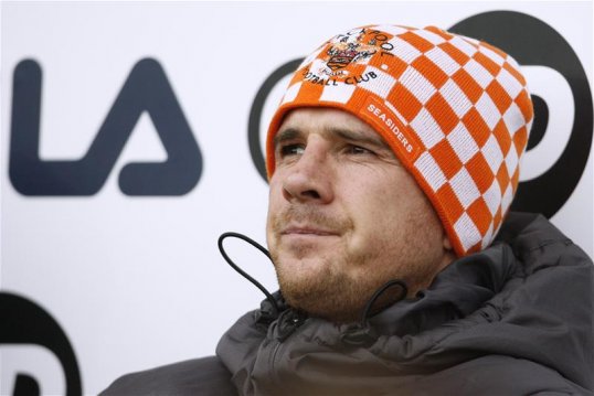 Barry Ferguson has been handed a new one-year deal by Blackpool following some stalwart performances in midfielder last season.
