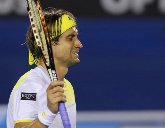 Defending champion David Ferrer reached the finals of the Copa Claro with a 6-3, 6-2 victory on Saturday over fellow Spaniard Tommy Robredo.