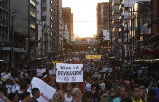 Representatives from Fifa have played down fears that the Confederations Cup may be abandoned as a result of ongoing protests in Brazil.