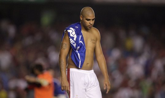 Ex-Real Madrid midfielder Luis Figo has slammed former Brazil international Adriano's approach to the football during their time at Inter Milan.